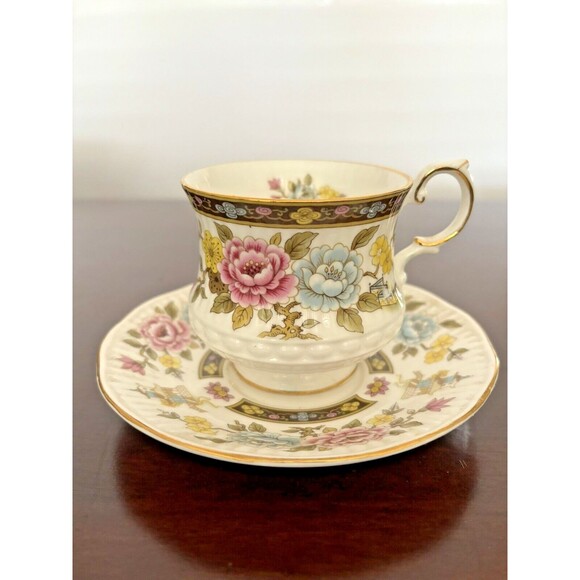 Rosina Queen's Cathay Teacup and Saucer Bone China England Excellent Condition - Picture 1 of 7